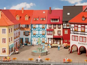 Domy miejskie, skala H0, FALLER 130495