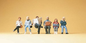 Siedzący podróżni, skala H0, PREISER 10412