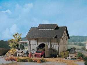 Stodoła z wiatą, skala H0, VOLLMER 43727