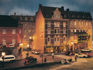 Kamienica z barem Paradies , skala H0, Faller 130445