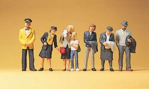 Podróżni na peronie i Steward, skala H0, PREISER 10382