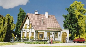 Dom z garażem, skala H0, FALLER 130215