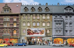 Kamienica z kinem Belaria , skala H0, FALLER 130449