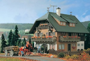 Leśniczówka, skala H0, VOLLMER 43792