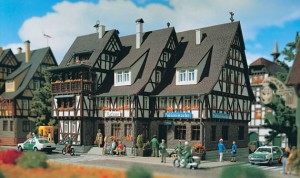 Ratusz z posterunkiem Policji, skala H0, VOLLMER 43693