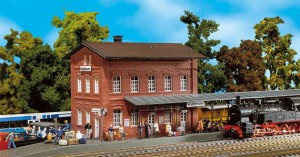 Dworzec kolejowy Waldbrunn, skala H0, FALLER 110099