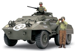 Pojazd wojskowy, US M20 Armored Utility Car plus 2 figurki, skala 1:48, Tamiya 32556