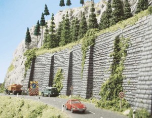 Mur ze słupami podporowymi, skala H0, BUSCH 7031